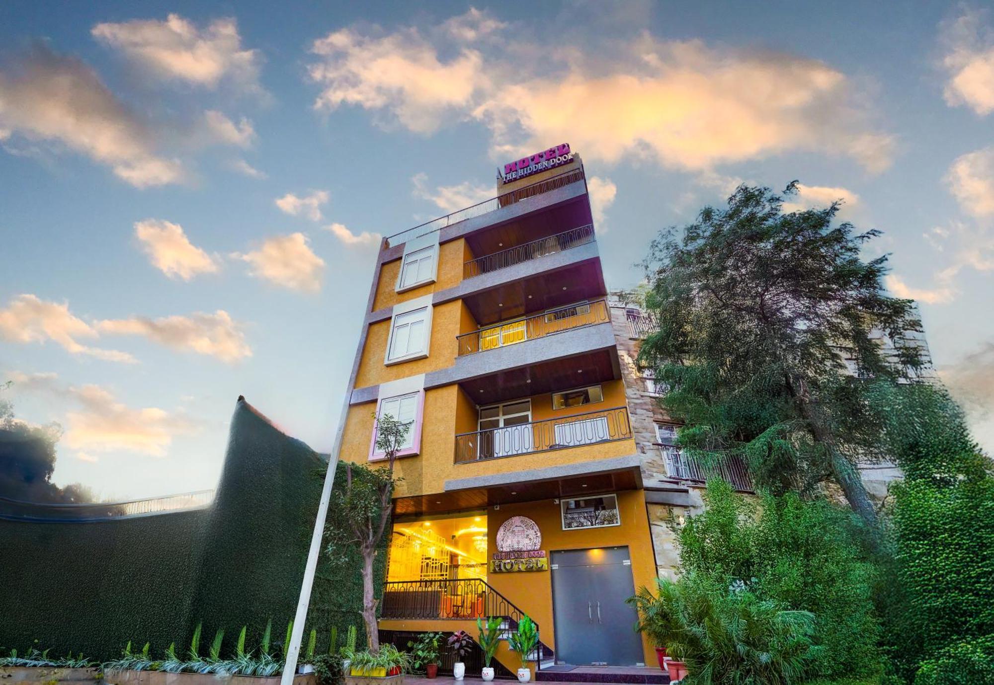Hotel The Hidden Door-Near Jaipur Airport エクステリア 写真