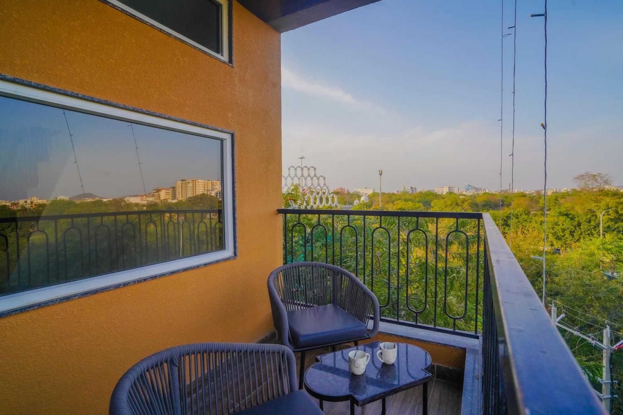 Hotel The Hidden Door-Near Jaipur Airport エクステリア 写真