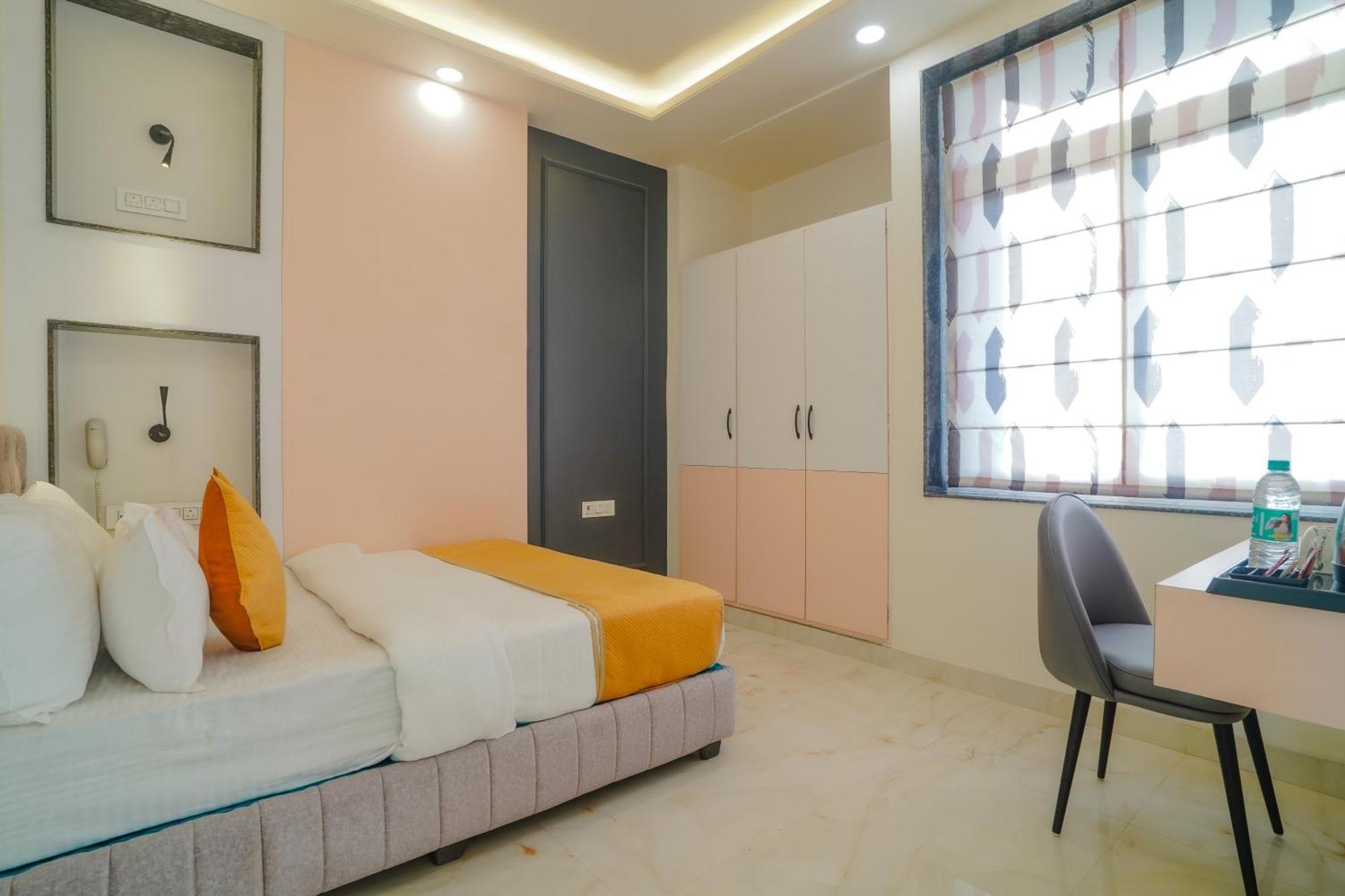 Hotel The Hidden Door-Near Jaipur Airport エクステリア 写真