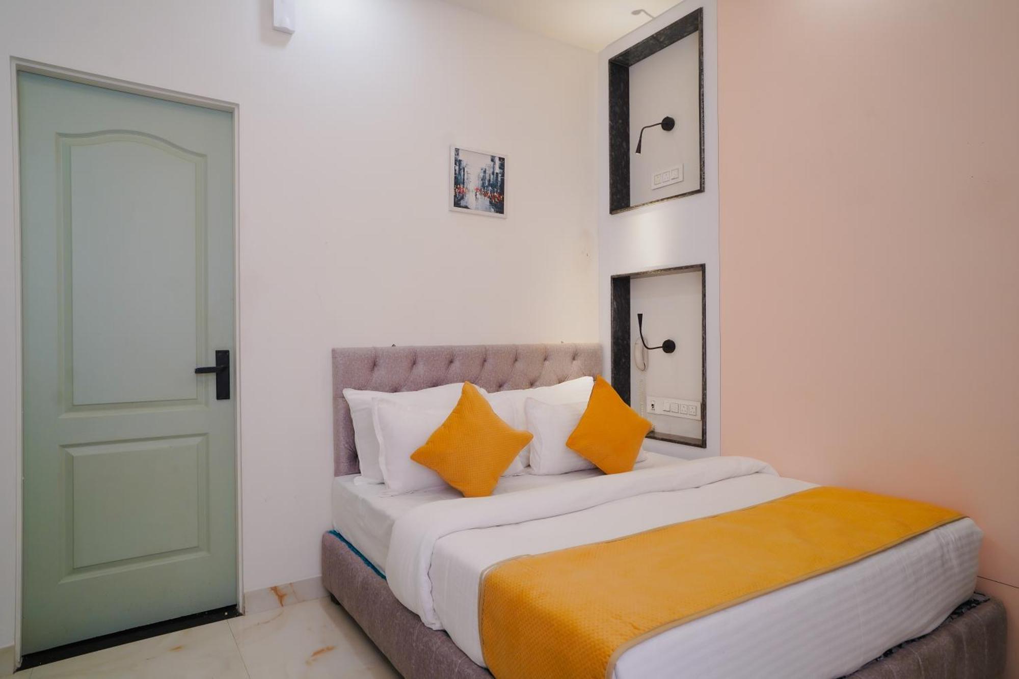 Hotel The Hidden Door-Near Jaipur Airport エクステリア 写真