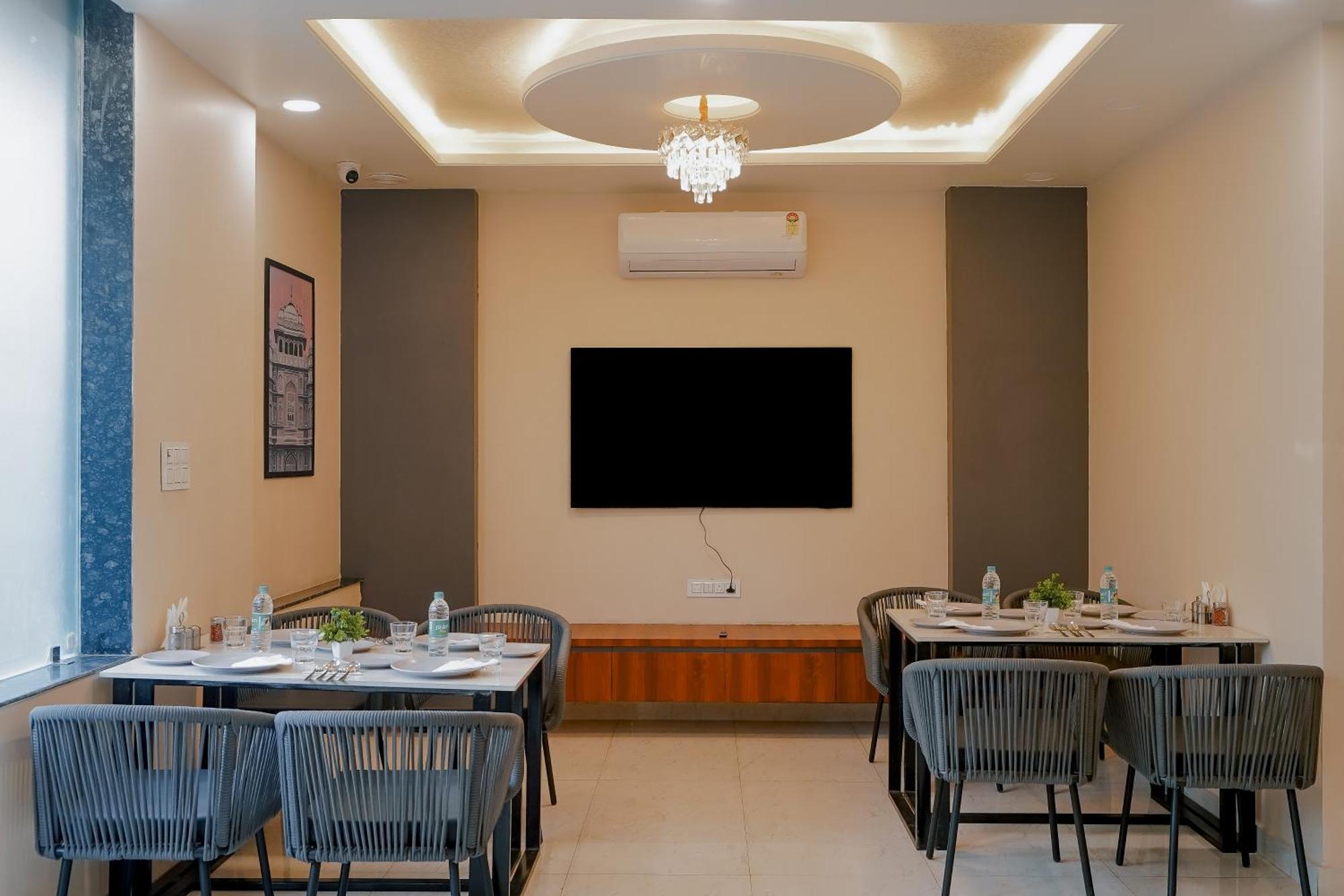 Hotel The Hidden Door-Near Jaipur Airport エクステリア 写真